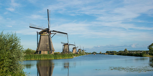 RENT AND TRAVEL Fahrzeug in Wijckel mieten